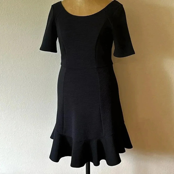 HD in Paris sz 2 little black dress, cap sleeves, back zip with ruffle bottom - Picture 1 of 9